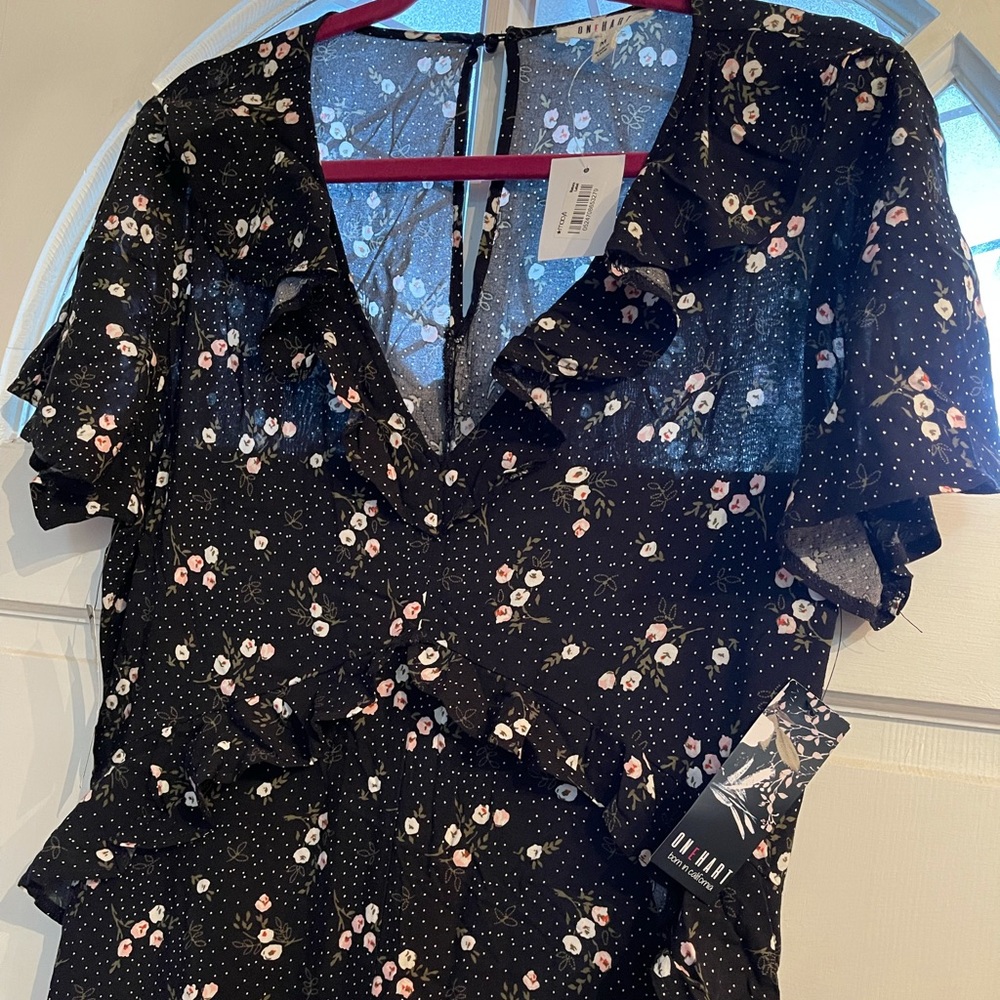 New One Hart Women’s black floral v- neck jumpsuit
